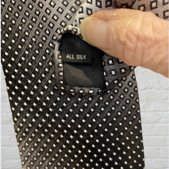 VINTAGE JOSEPH & FEISS -- Silk Necktie, Silver/Gray Ombre w/White Dots - Picture 4 of 4